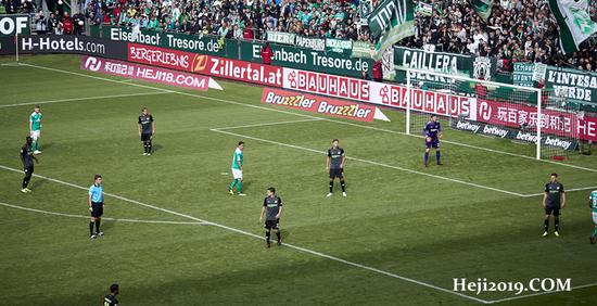 沃尔夫斯堡中场核心伤愈复出,阿诺德精准长传制导    沃尔夫斯堡中场核心伤愈复出,阿诺德精准长传制导