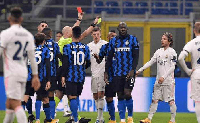  曼城客场奏凯，三球完胜稳居积分榜首